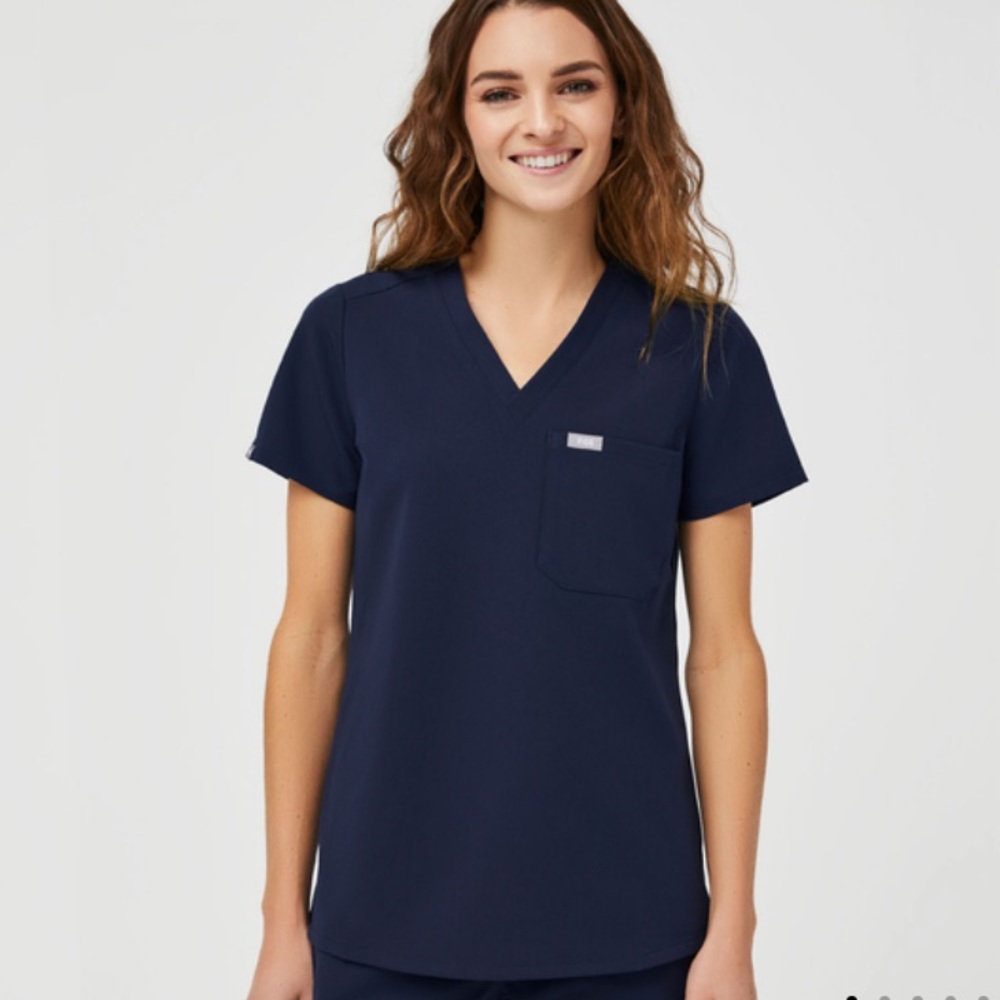 Figs Catarina One-Pocket Scrub Top Navy